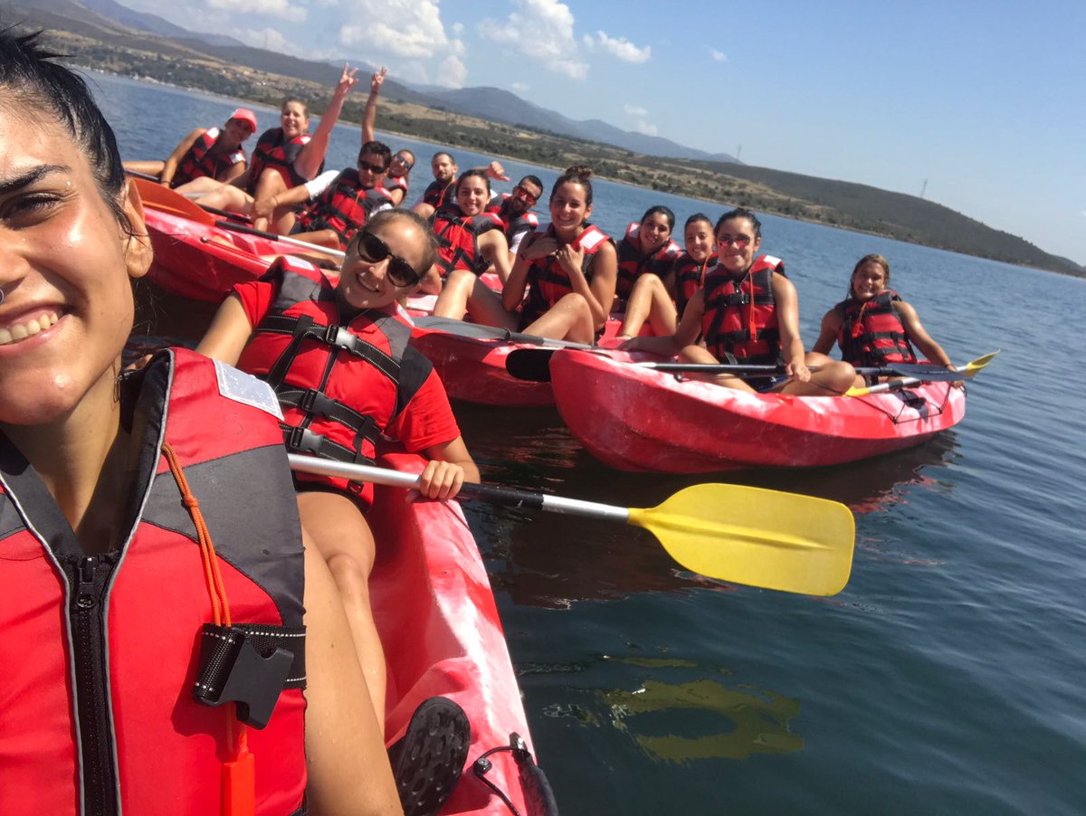 No todo va a ser correr y hacer pesas... mejor ponerlas a remar juntas para hacer equipo.😂😂

Nuestro <a href="/Helvetia_ES/">Helvetia Seguros España</a> <a href="/bmalcobendas/">Balonmano Alcobendas</a> esta disfrutando de un gran día de descanso en el Berrueco.