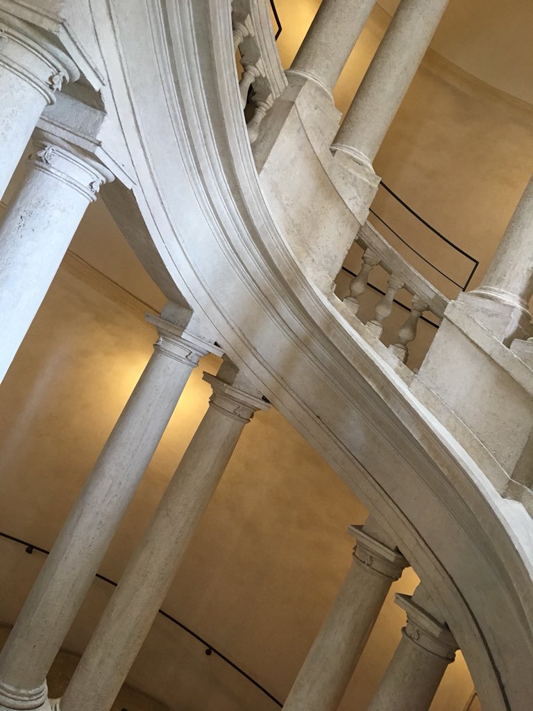 guiaderoma's tweet photo. Detalle de la #escalera que el #arquitecto #Borromini concibe para el #PalacioBarberini de #Roma. #PalazzoBarberini #rome #architecture #stairs #viajar #travel #guiaderoma https://t.co/iGKUNRvPWQ