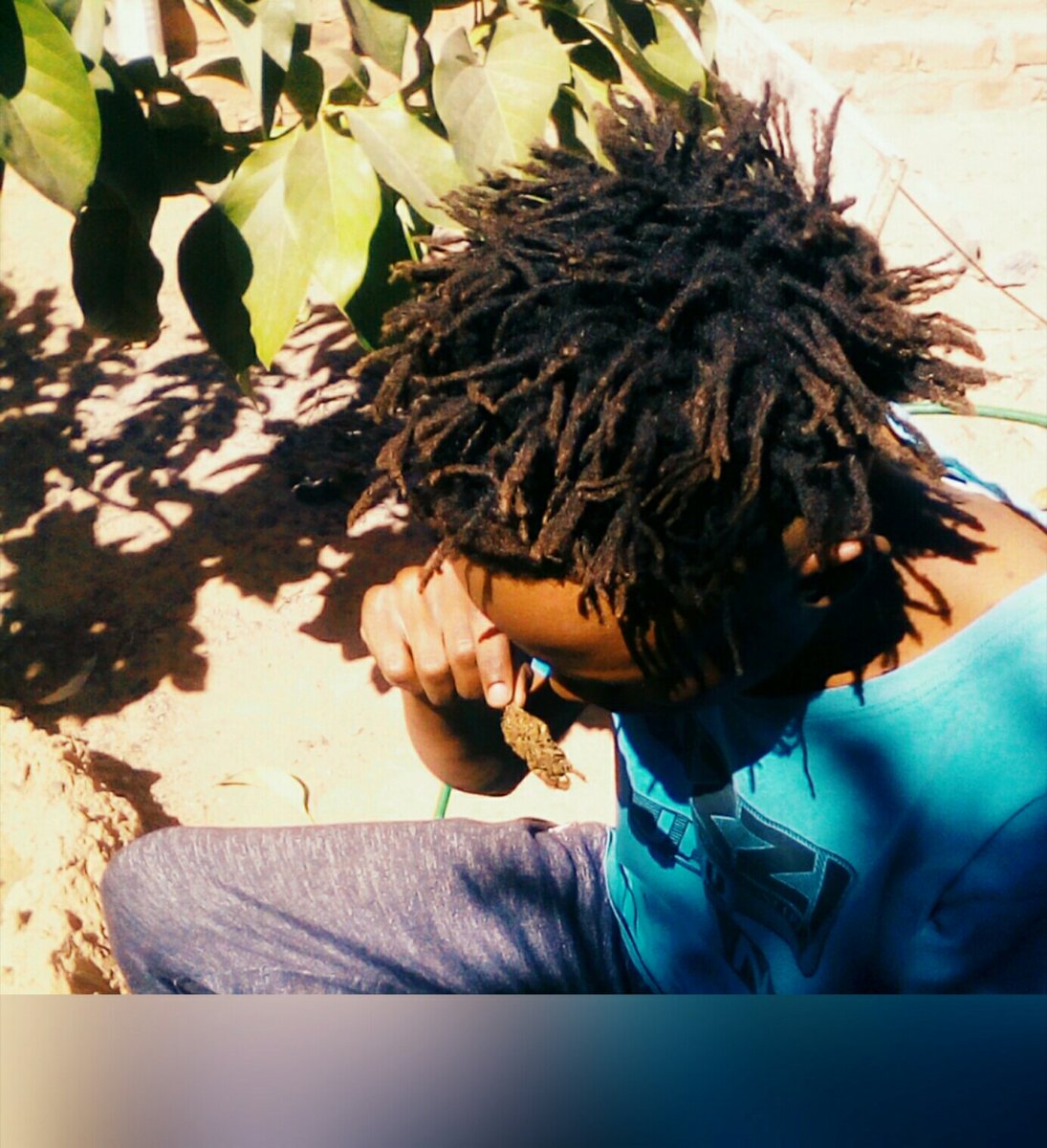 OtengMasetloaim's tweet photo. Smells like God's vagina 😪😫💚🌿🍀 #Stonerhour #wakeandbake #RSALegalizeWeed #MakeSaDope #badhairday https://t.co/x0zhYCl4zY