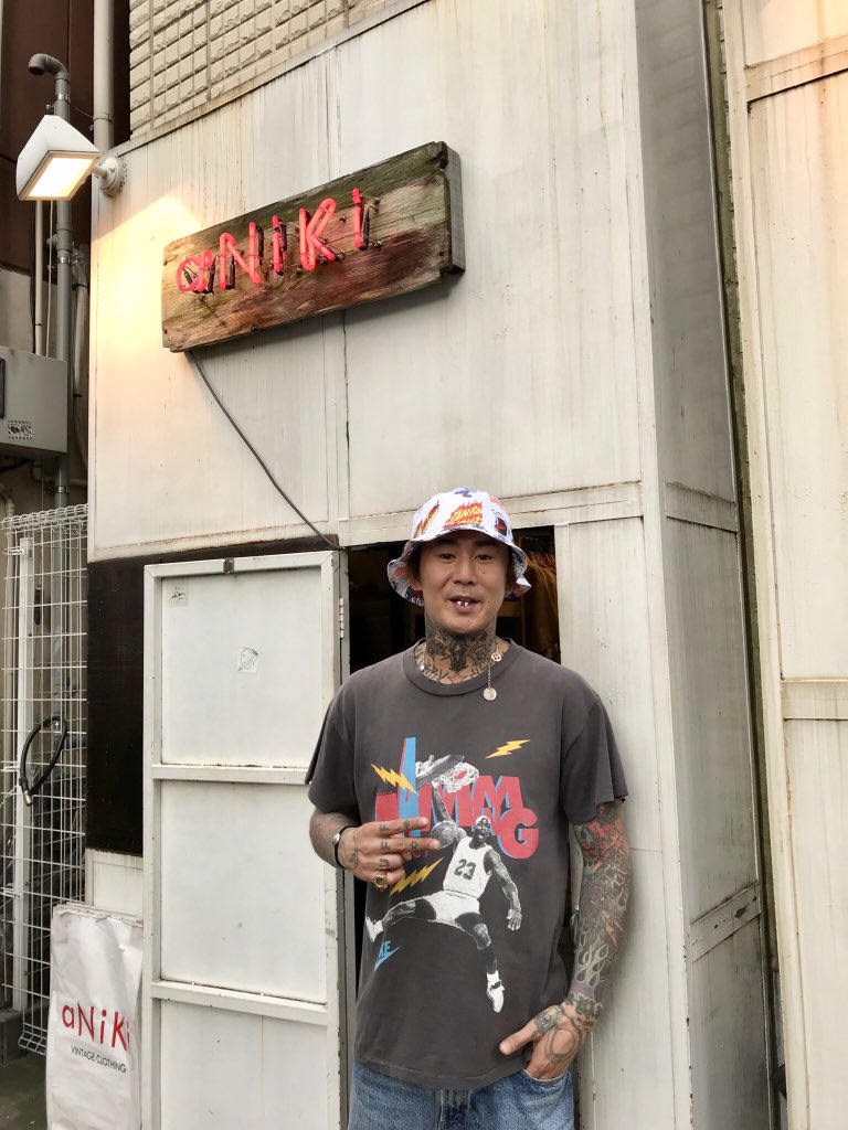 Aniki Tokyo Thank You 日本を代表するラッパー Anarchyさん がご来店 着用のマイケルジョーダンtシャツとアロハシャツをget 自身のインスタでもupして下さいました いつもありがとうございます T Co Tr1tqcvllr Anarchy