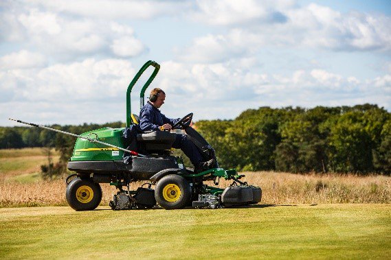EnvuTurfUK's tweet photo. It’s always best to employ cultural and biological controls before looking to chemical options as part of an integrated approach#TurfTips #BayerTurf https://t.co/BUTHMELfre