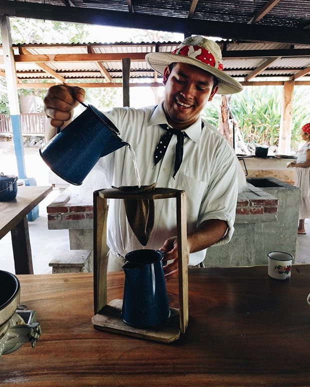 Good morning, Costa Rica! Did you know our country has some of the best coffee in the world? Sign up for a plantation tour to enjoy a caffeinating and informative insight on local culture. ☕️#visitcostarica #costaricacoffee #coffeeaddicts