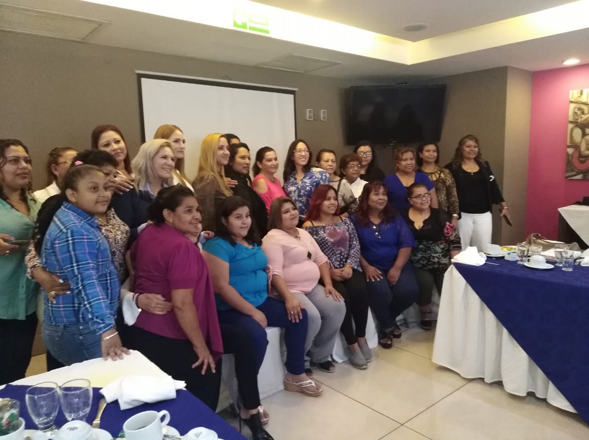 amco2015's tweet photo. somos parte de un proyecto #Positivo para #ES, con una  #VisiondePais clara de @jccalleja y el compromiso real de construir el camino para que las #Salvadoreñas tengamos mejores oportunidades para nuestro crecimiento gracias @carmenaidalazo excelente reunión. https://t.co/MLI1q4BhBr