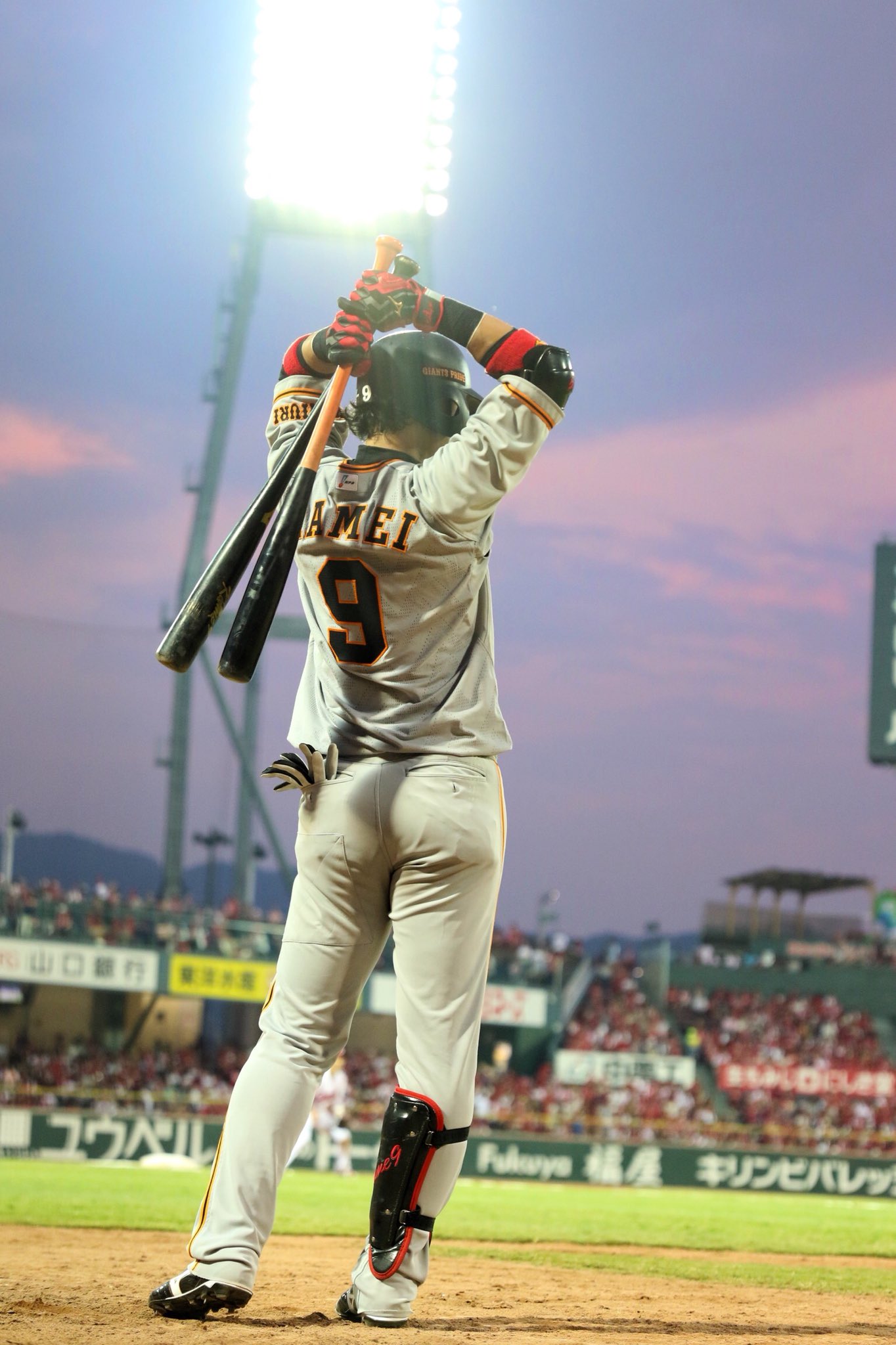 しっぷ V Twitter 今日イチの写真 ๑ ๑ 言葉にならないかっこよさ 亀井善行 18 8 11 マツダスタジアム 亀井善行 マツダスタジアム しっぷ V Twitter 今日イチの写真 ๑ ๑ 言葉にならないかっこよさ 亀井善行 18 8 11 マツダスタジアム 亀井善行 マツダスタジアム