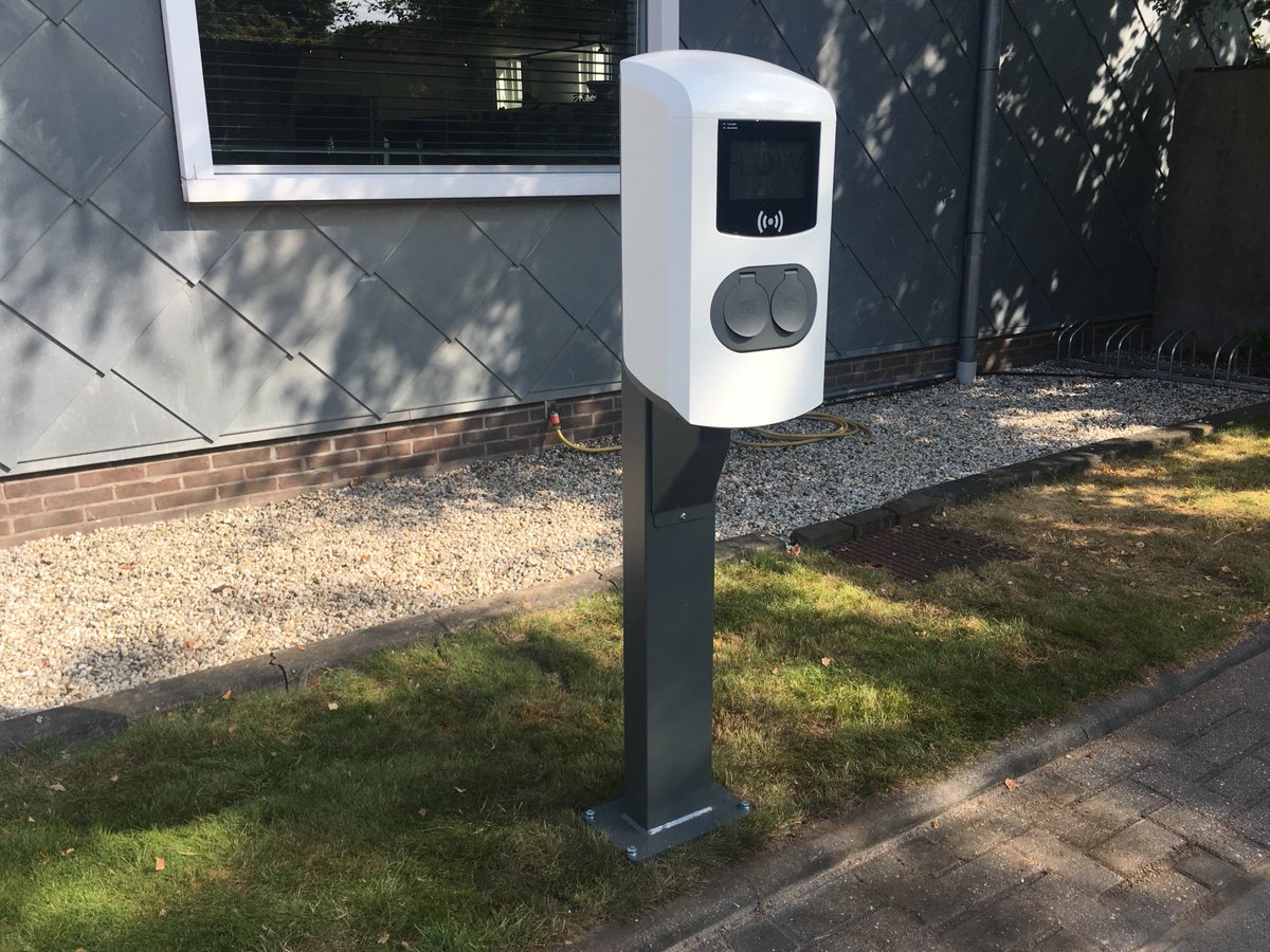 FLOWcharging's tweet photo. 2x11kW laadpaal geplaatst bij het nieuwe kantoor van MBCF in Ouderkerk aan de Amstel https://t.co/7kqpihuzva