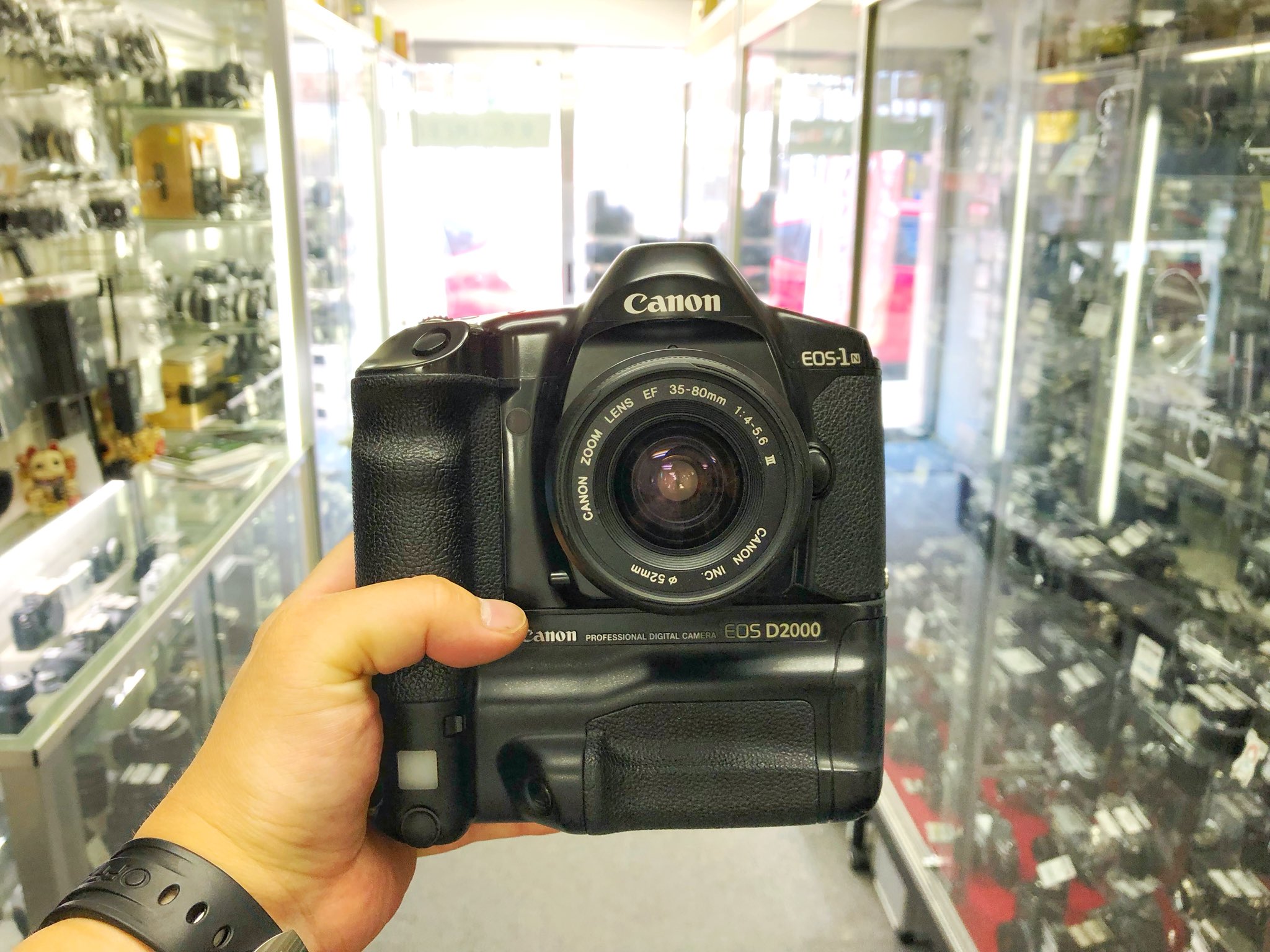 【超希少】Canon EOS-1n D2000 コレクターズアイテム Canon愛】 198万円 15年前 EOSデジタル | THE MAP TIMES