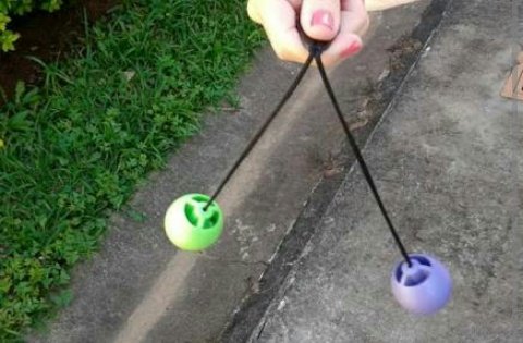 doycix's tweet image. Crianças de hoje em dia se divertem com Iphones, mas quando eu era criança me divertia com isso