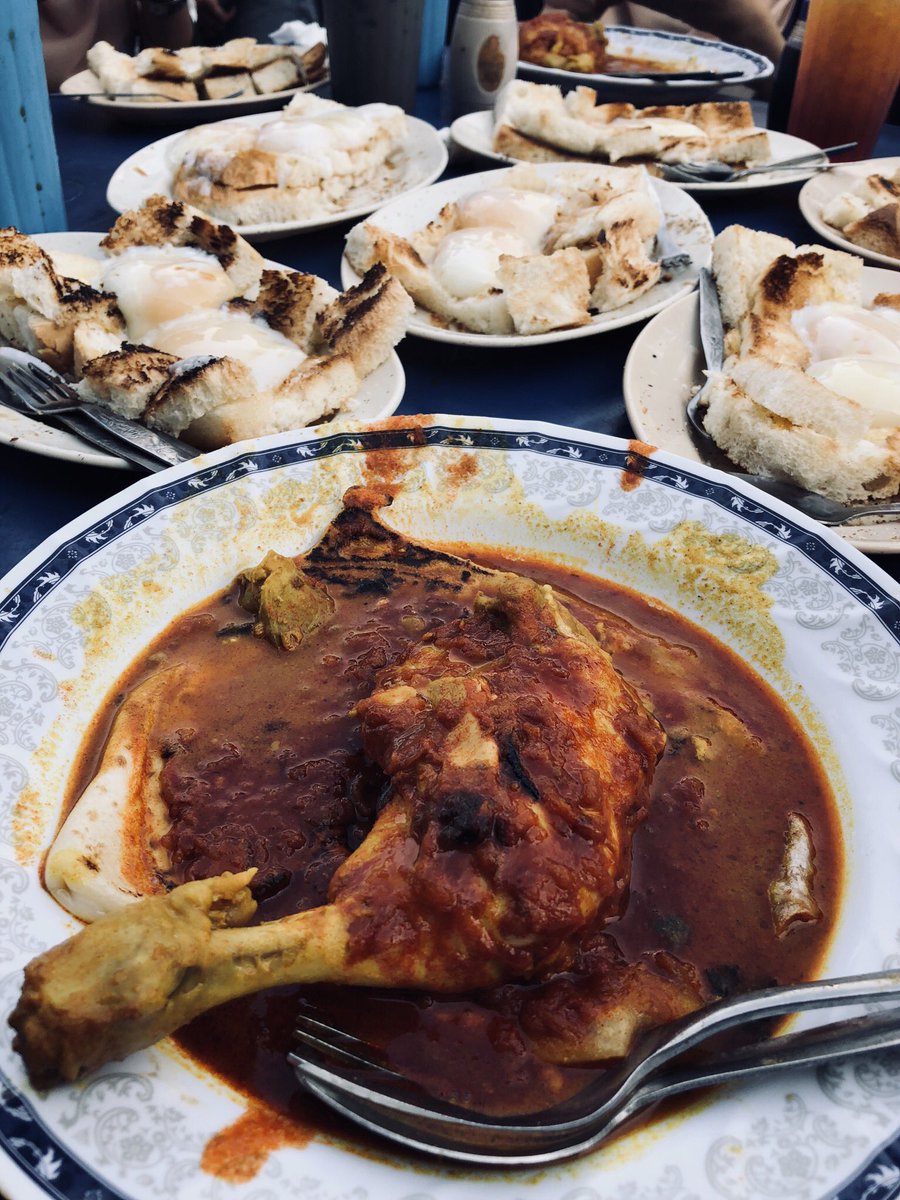azzhariff's tweet photo. Roti Canai &amp; Roti Bakar Transfer Road, Penang. https://t.co/p1nd3o8Xvu