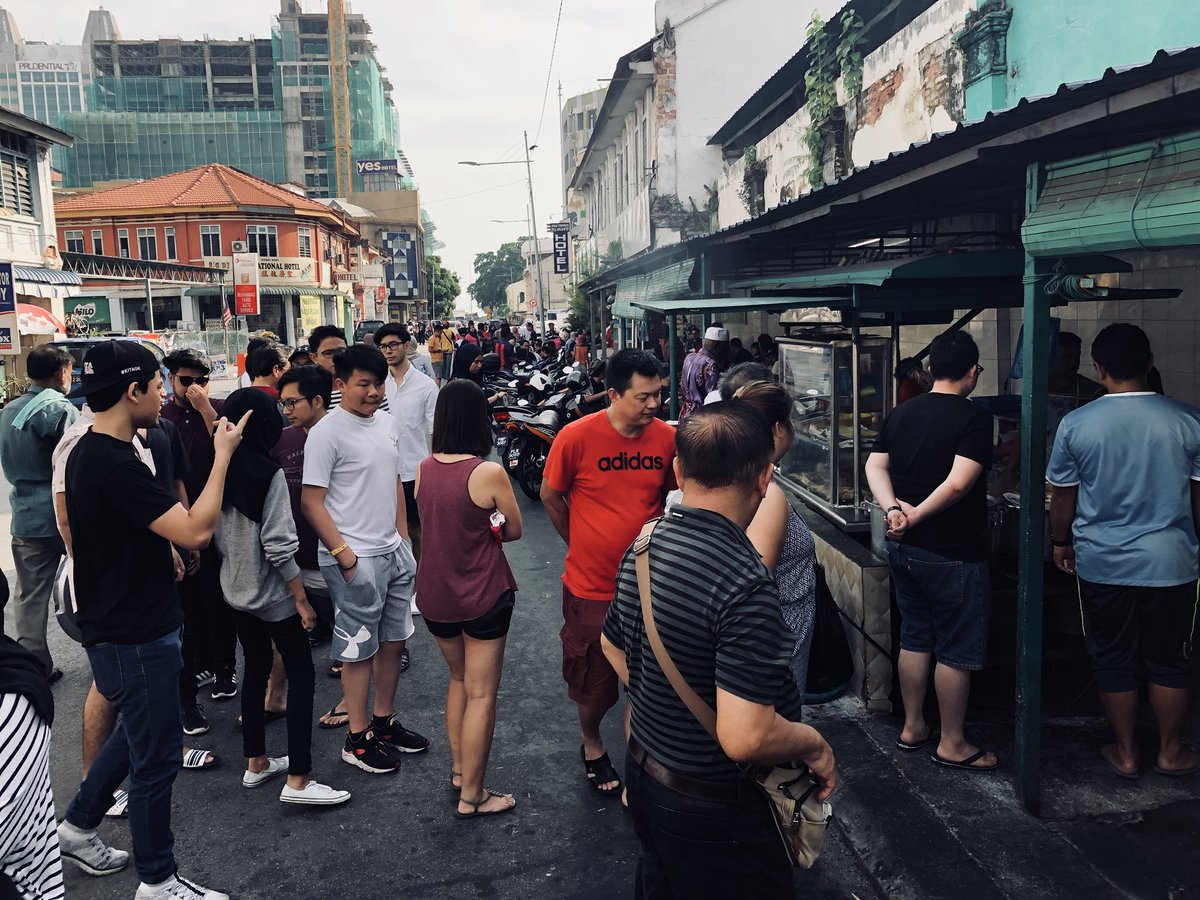 azzhariff's tweet photo. Roti Canai &amp; Roti Bakar Transfer Road, Penang. https://t.co/p1nd3o8Xvu