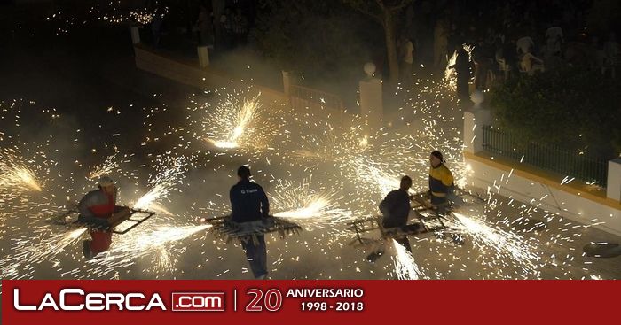 QuePasaenAB's tweet photo. Barrax (Albacete) celebrará la Declaración de Interés Turístico Regional de su Toro de Fuego con 63 ‘sueltas’: Barrax (Albacete) ya tiene listos para estas próximas fiestas 63 toros de fuego, fiesta que esta semana acaba de lograr la declaración de… https://t.co/OoNbO4Qp6N https://t.co/uSXAce7SrM