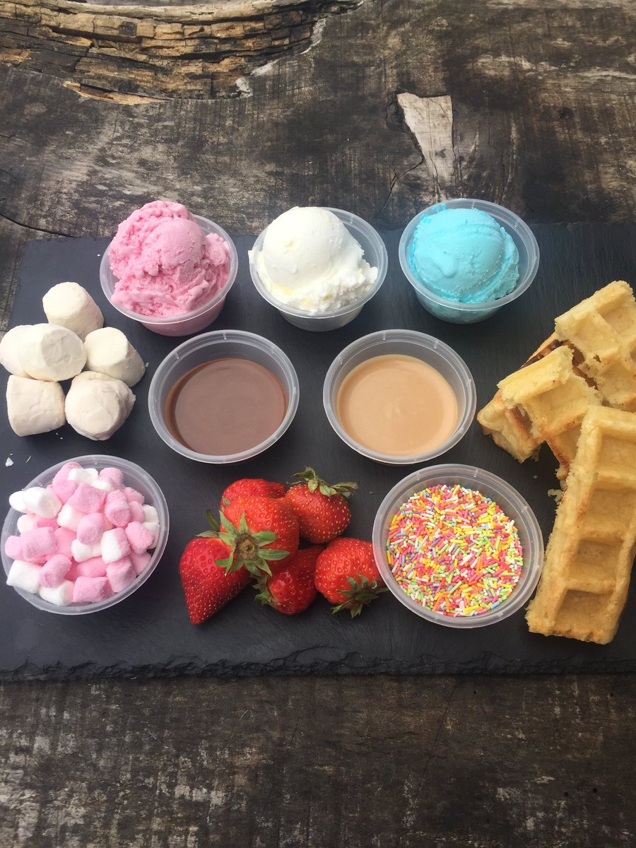 YoggieBerrie's tweet photo. Fancy a picnic this weekend??π
#Hairybearpicnic #Icecream #Wafflesticks #Mallows #Nutella #Kinder #Strawberries https://t.co/3PUmmY1Oeq