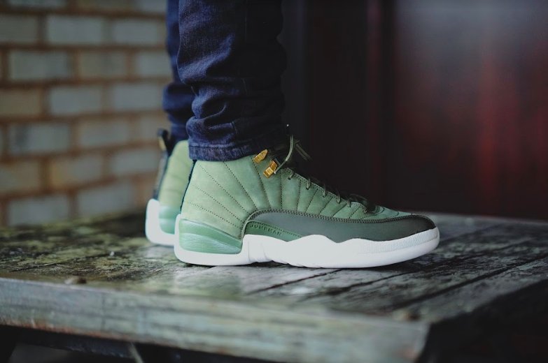 FinishLine's tweet photo. The @Jumpman23 Retro 12 'Class of 2003' Is Now Available:

https://t.co/wSjwqRm37k https://t.co/pUgiHIShch