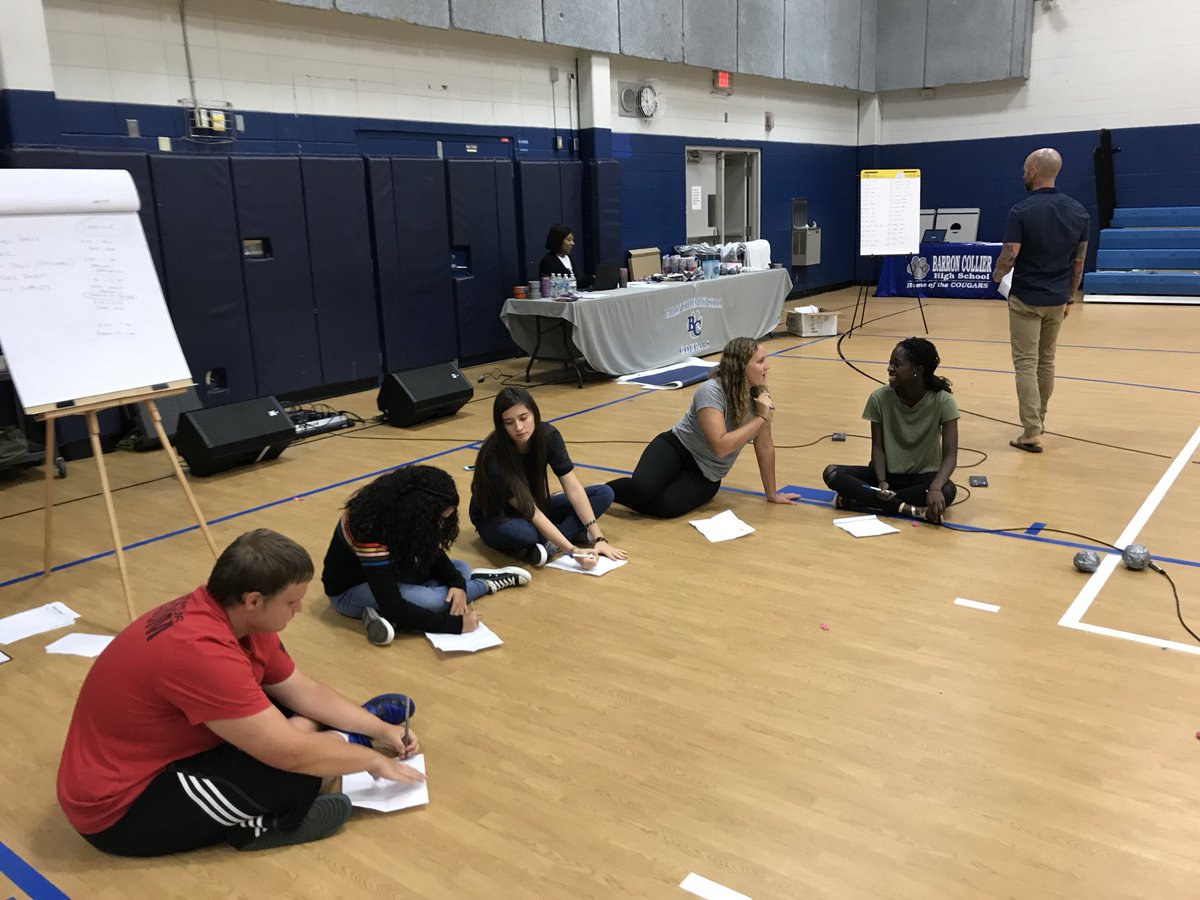 BarronCollier's tweet photo. Link Crew Leaders getting ready for 9th Grade & New Student Orientation early on Saturday #BCisBack @collierschools #CCPSFamily https://t.co/YY9iyf0Nt3
