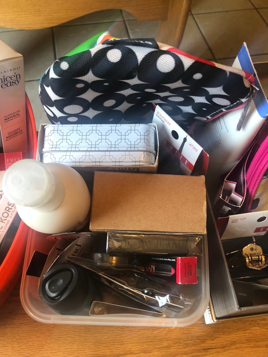rememberingtim's tweet image. If you're a woman who loves makeup, we've got baskets for you! SIX baskets filled with goodies to make you feel great......