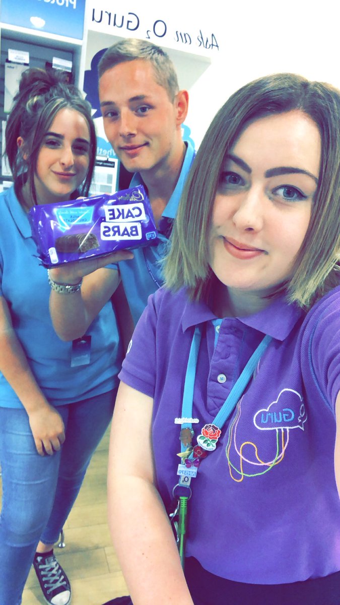 TD_Morpeth's tweet image. Saturdays at work are a little bit better with cake 😃 Alanas afternoon guru appointment left very happy so decided to treat the three newest additions to her Christmas card list 😇😃#O2Morpeth #NotAllHerosWearCapes 

@ajleems @lindasfjones @neilstorey1 @daleclark22