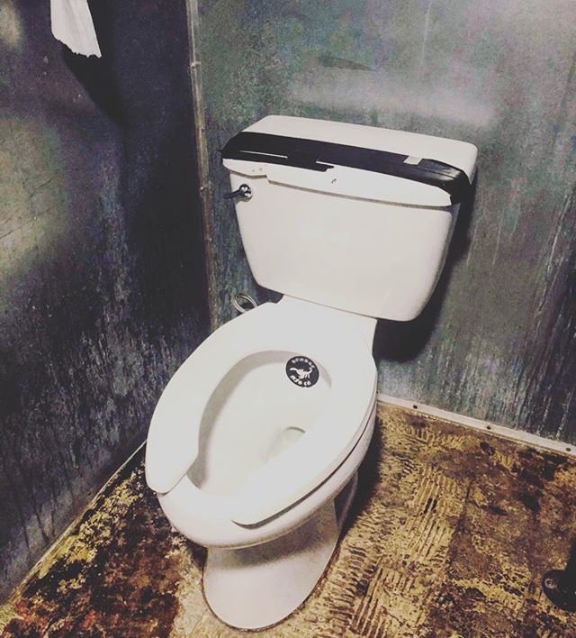 Taped toilet. #electricaltape #toiletsoftexas #toiletsofinstagram #doublewidedallas #sissysspace ift.tt/2B3MOpM