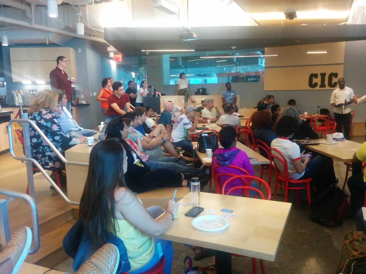 felipedaraujo_'s tweet image. Learning about the public transportation system in Miami-Dade Conty #NationalDayOfCivicHacking #CodeForMiami #CodeForAmerica