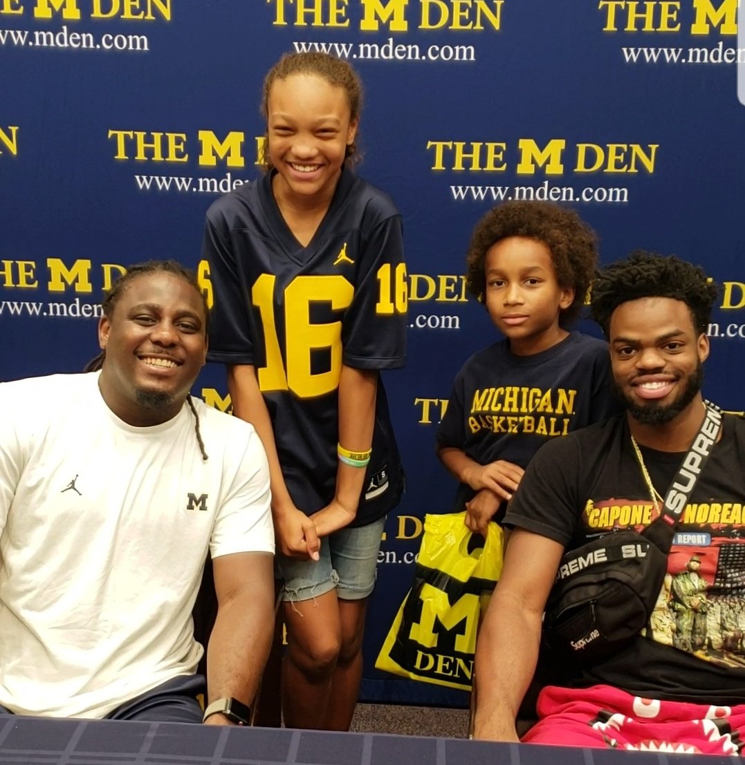 TruBluFan115's tweet photo. Thanks @TheMDen. As you saw Allana was so happy to see her 1st fav @DenardX But today was about blessing others...2 huge fans from Columbus, and a fan in Cali who lost their child to Long QT syndrome. Thanks @DerrickWalton10 #RocksForRyan #614Crew https://t.co/LMKgAKIVle