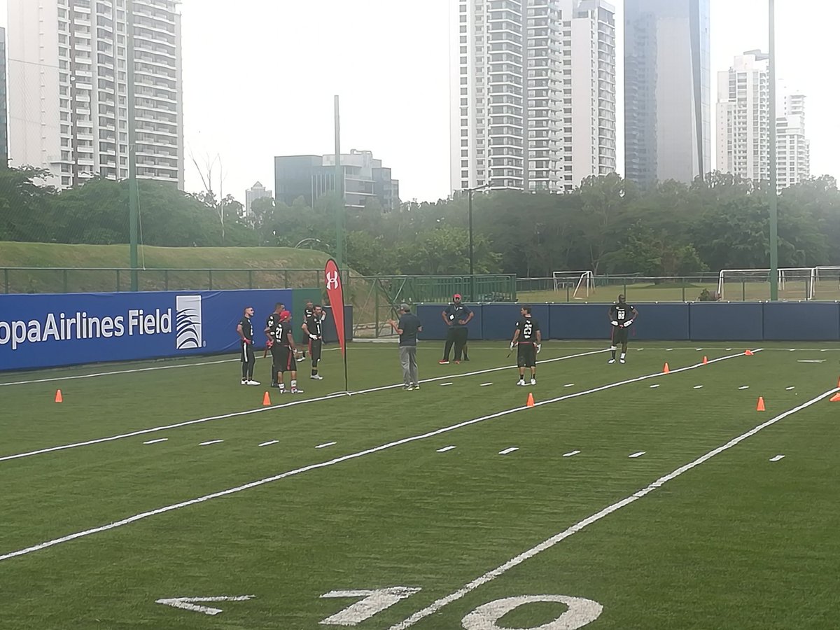 COSPanama's tweet photo. Se preparan Panamá 🇵🇦 y Estados Unidos 🇺🇲 en el #UAField. A las 2:15 pm estaremos con el partido en vivo por nuestro instagram @cableondasports #FFWC2018 @Affpanama https://t.co/zxyYBRsoY5