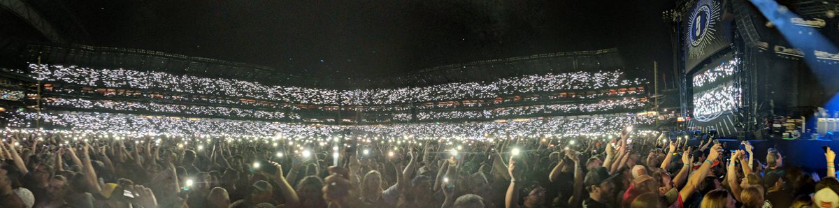 mattskrads's tweet photo. Amazing show last night....so many great memories over the last 4 days. Thanks @PearlJam #TheHomeShows #Seattle2 @JeffGorra @JeffAmentsArmy @PearlJamOnLine @PJRadio @antiquiet @10CTim @MikeMcCreadyPJ @jillvedder77 @ https://t.co/IkMjpa4jzo