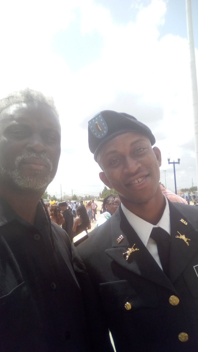 Bygman's tweet photo. Yessir! College Grad. #PVUAM https://t.co/Luh26ZvoRy