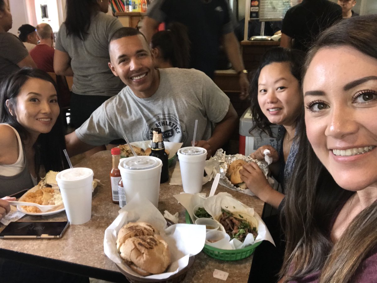 RonaldIntern's tweet photo. #FSUEMBA lunch time brainstorming and over eating! Lol lol ok ok only I over ate! #cohort18 #nospankstoday #bestdamncohort https://t.co/DmIrsqttER