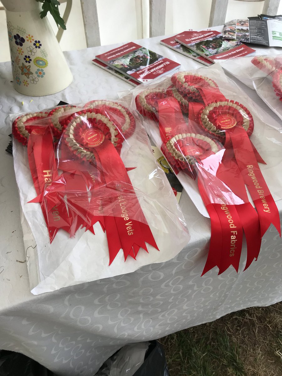 Any show sponsors, please pop to the members area to collect your sponsors’ rosettes.