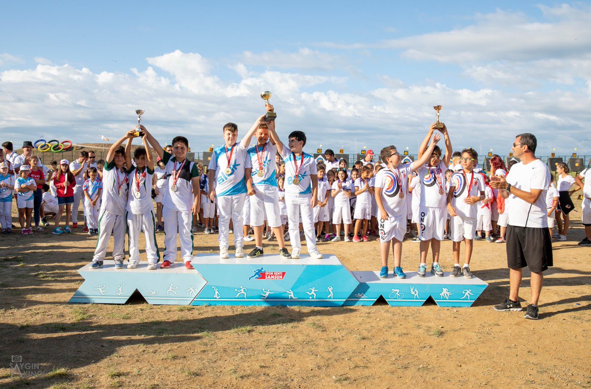 ArcheryTR's tweet photo. Zafer Kupasında 9-10 Yaş Sporcular Madalyalarını Aldı 👏📢🥉🥈🥇https://t.co/rcy0aAAES9 https://t.co/kz3XMe934D