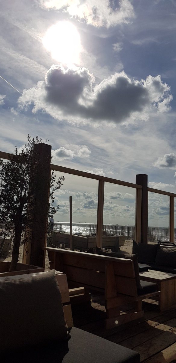 keesd10's tweet image. Heerlijk aan het genieten bij mijn favoriete strandtent #surfenbeach