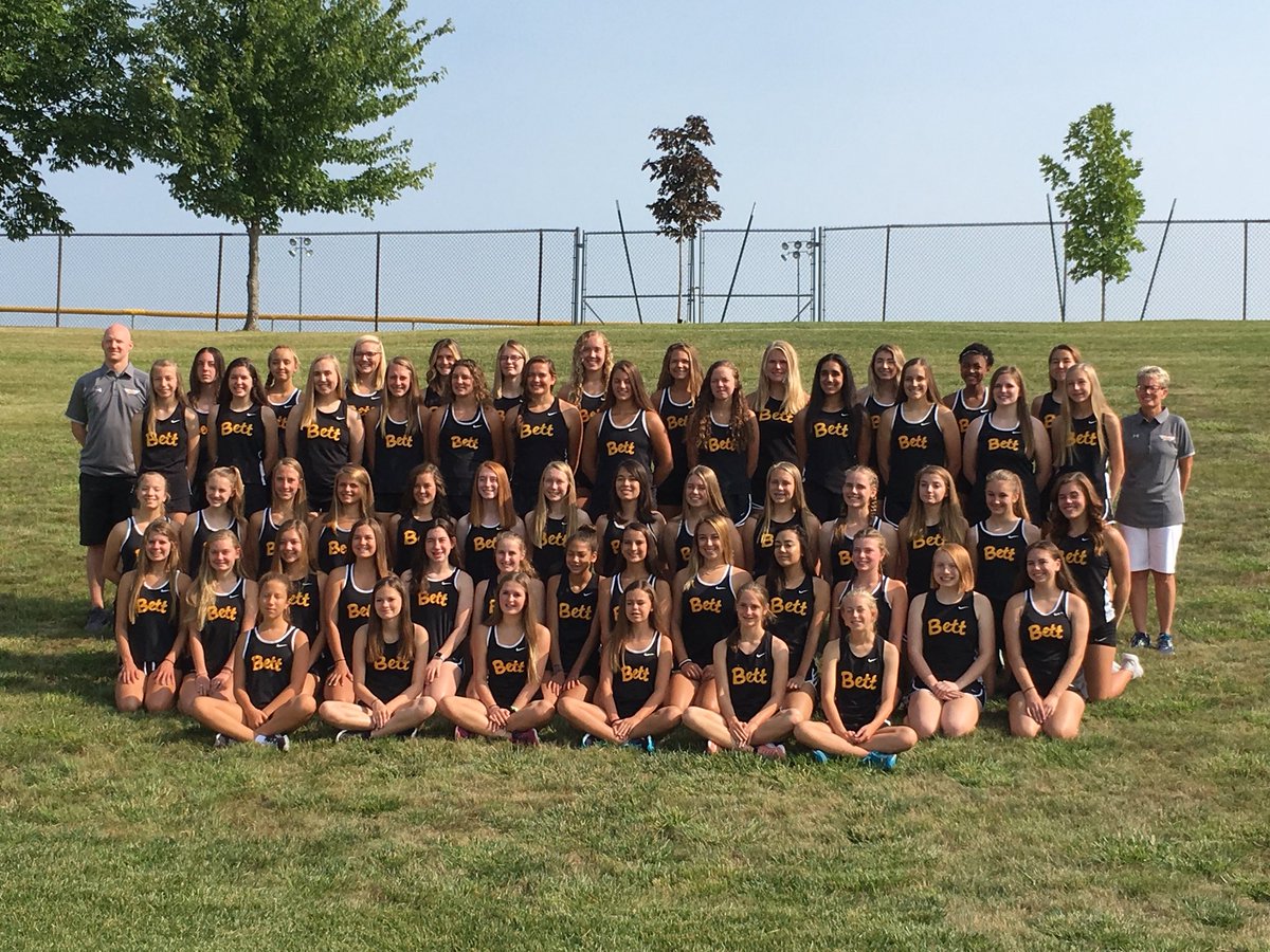 bettTFXC's tweet photo. Our 2018 crew minus about 8. Ready for a great season of running, reaching goals and creating memories. #RunAsOne https://t.co/ayDU10ONjm