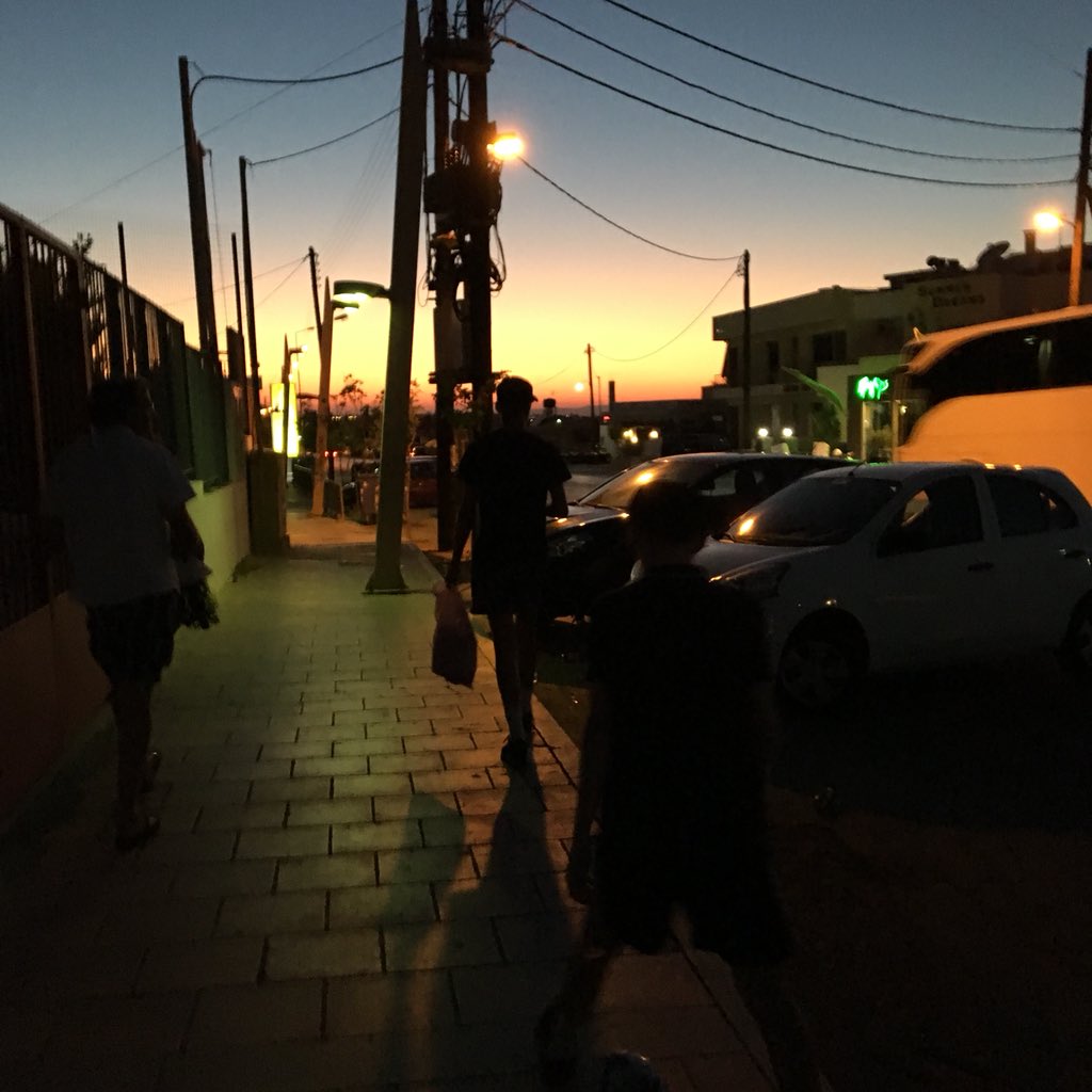 wellststudio's tweet photo. @jonmosesvocals City sunsets when youโre out with your crew. #cretesunset #greatwalkhome #coolingdownofday https://t.co/l9AvlS5ggE