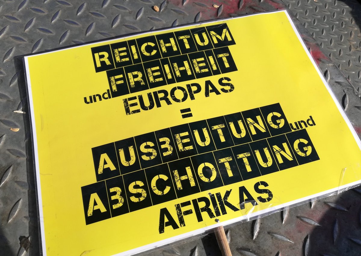 MSberlin2's tweet photo. "Wealth and Freedom of #Europe = Exploitation and Exclusion of #Africa"
#seebruecke #Seenotrettung #MSberlin #refugeeswelcome #Fluchtursachen #Asyl https://t.co/GibflwL546
