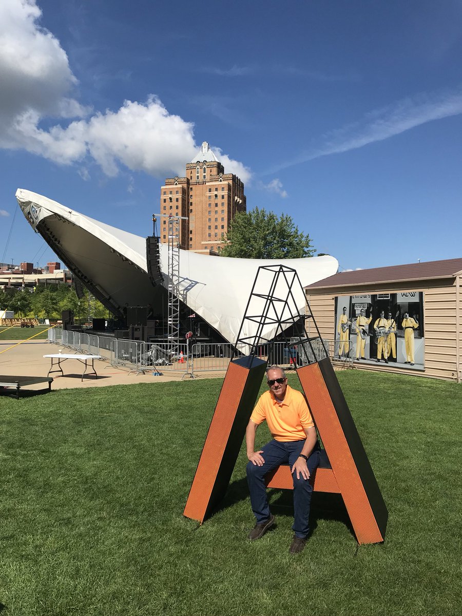 AkronOhioMayor's tweet photo. It’s a beautiful day in Akron for Signal Tree Fest at @Lock3Akron ! Be sure to come down and enjoy all things #Akron! https://t.co/ZDzmFeCM5W