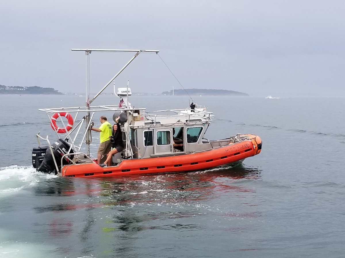 Boston_Light's tweet image. Thanks keeper @Graveslight for visiting us today. Perfect weather for #Lighthouse family gatherings.