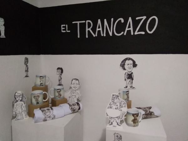 P_Cultural's tweet photo. [Foto-Recuerdo] Inauguración de la exposición de caricaturas "El trancazo" del artista Jair Alfonso Maya. Grandísima acogida y mucho humor en #CasaArte de #Valledupar. La obra sigue expuesta en Cra 10 # 13-27. 
#Arte #Colombia @dptodelcesar1 @CCValledupar https://t.co/brl6mUIkGP