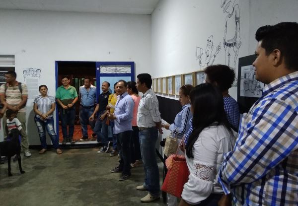 P_Cultural's tweet photo. [Foto-Recuerdo] Inauguración de la exposición de caricaturas "El trancazo" del artista Jair Alfonso Maya. Grandísima acogida y mucho humor en #CasaArte de #Valledupar. La obra sigue expuesta en Cra 10 # 13-27. 
#Arte #Colombia @dptodelcesar1 @CCValledupar https://t.co/brl6mUIkGP