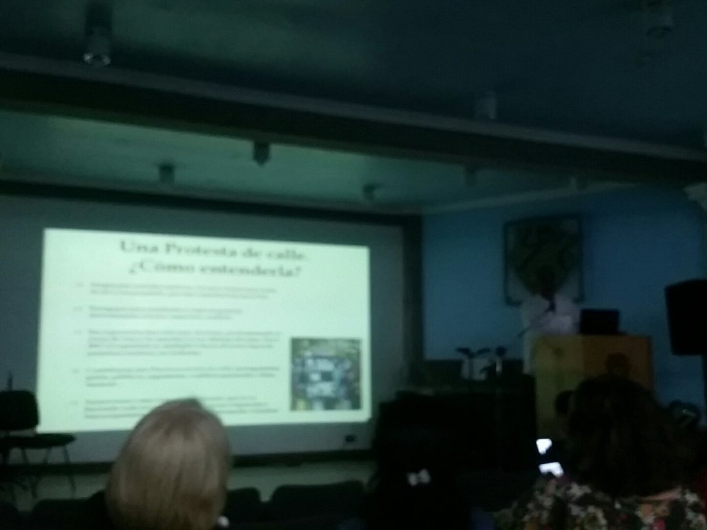 VicariaBqtoDDHH's tweet photo. El Prof. @nefreitez , sociólogo, de la @DDHHUCLA sobre el tema de la protesta en #Venezuela @_Provea #Informe2017 #Barquisimeto #11agosto #Ascardio https://t.co/Bv17ep0zaM