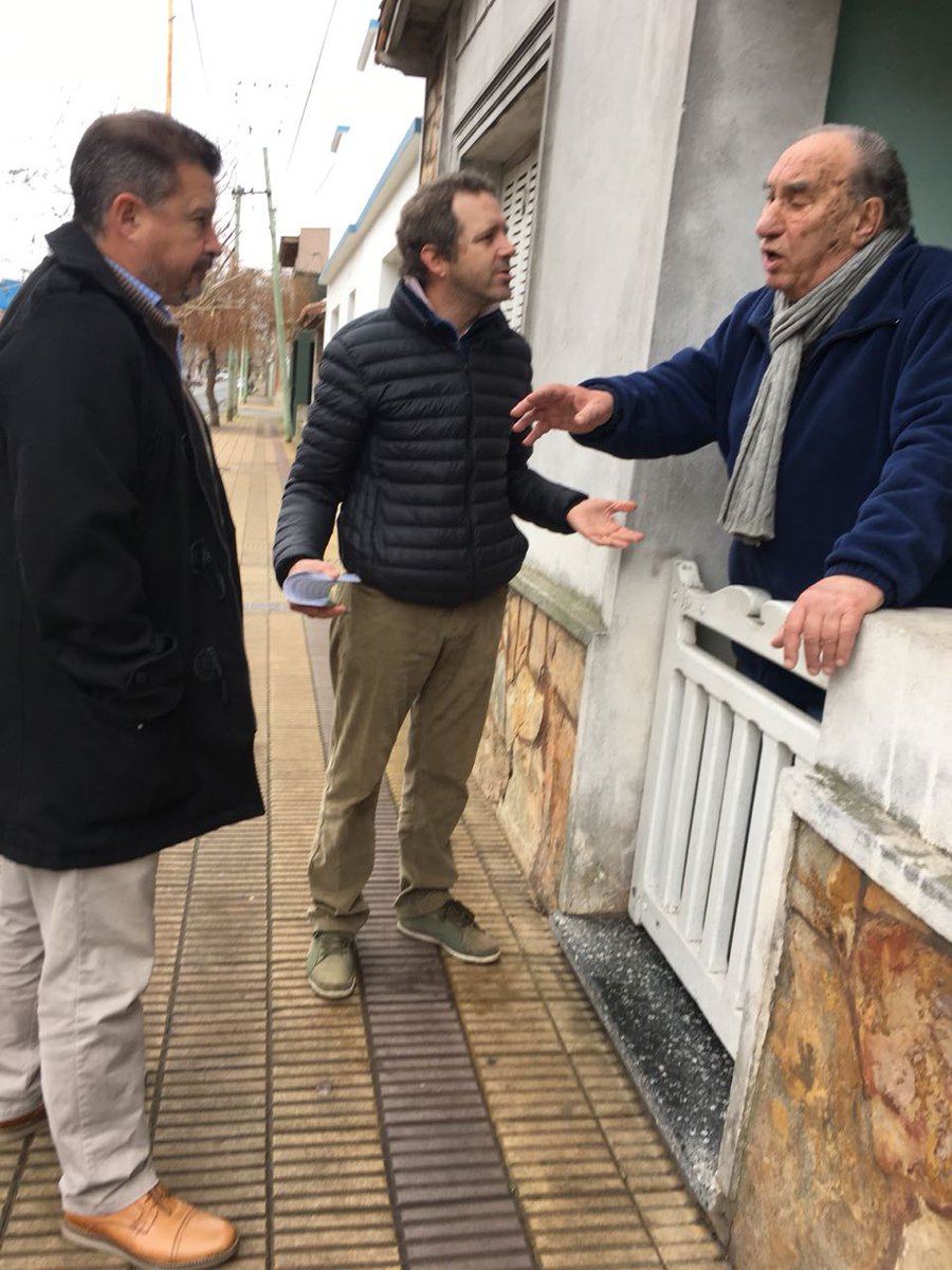 mujerproTandil's tweet photo. #CambiandoJuntos #Tandil #TimbreoNacional otra jornada para acercarnos a los vecinos, escucharlos y que sepan que no están solos. Gracias a todos por la calidez y el afecto recibido. No aflojemos!!💪💪.@gonzasanta @mariuvidal @mauriciomacri @AlexCampbellOK 🇦🇷🇦🇷🇦🇷 https://t.co/SCC8Fv58c8