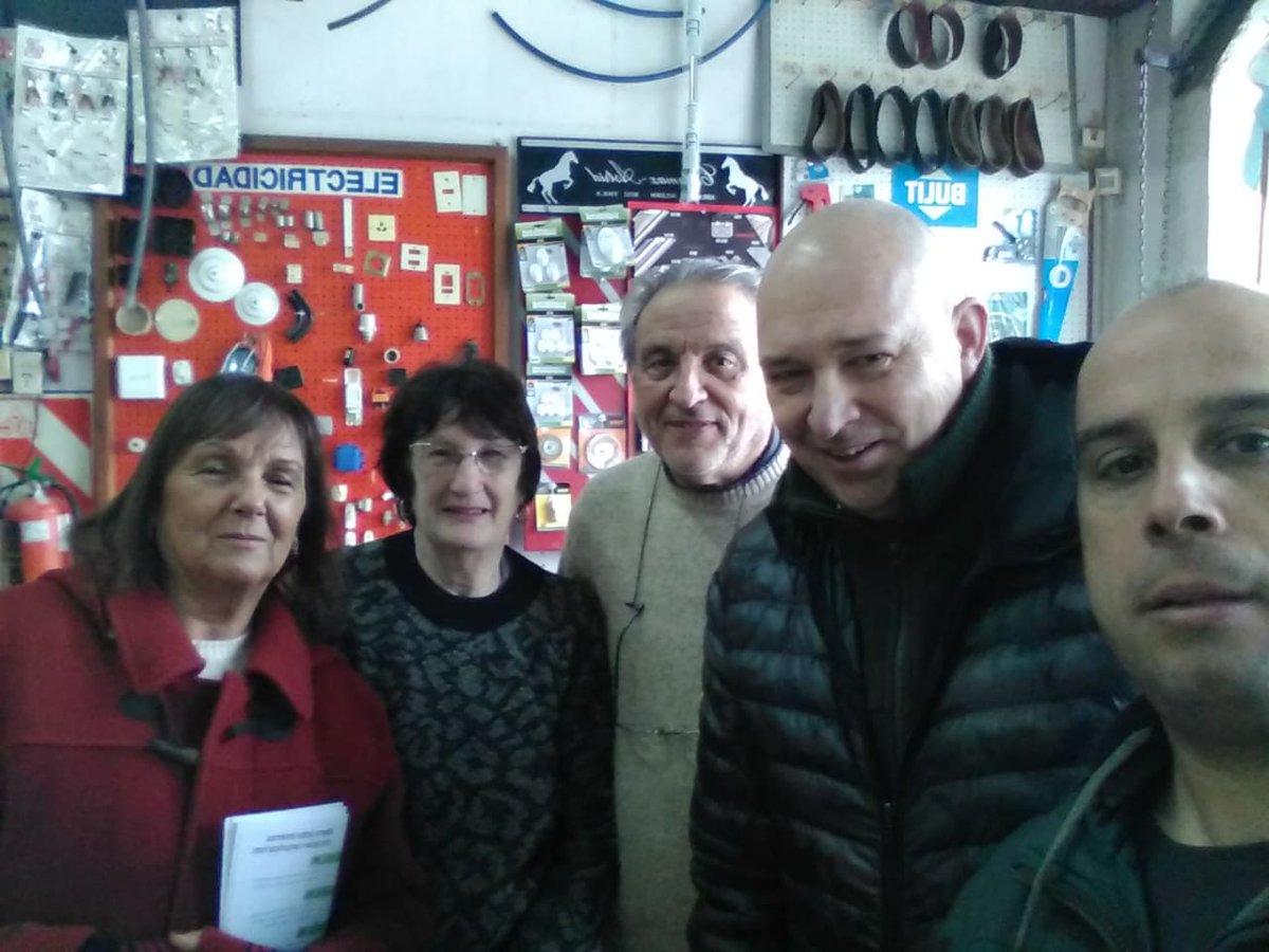mujerproTandil's tweet photo. #CambiandoJuntos #Tandil #TimbreoNacional otra jornada para acercarnos a los vecinos, escucharlos y que sepan que no están solos. Gracias a todos por la calidez y el afecto recibido. No aflojemos!!💪💪.@gonzasanta @mariuvidal @mauriciomacri @AlexCampbellOK 🇦🇷🇦🇷🇦🇷 https://t.co/SCC8Fv58c8
