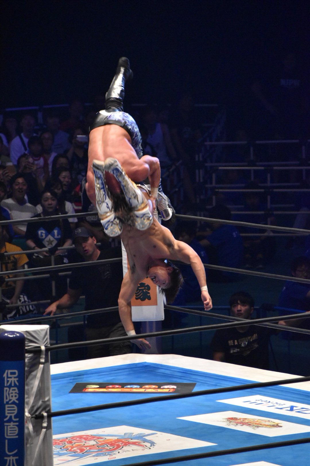 ケニー・オメガ vs 飯伏幸太 / Twitter