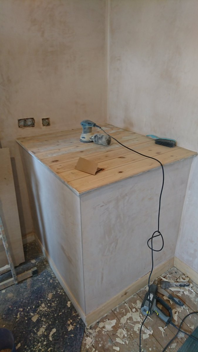 BadgerTheButton's tweet photo. Still on with house renovation... Longest in history probably! #nightmarebuilder However... Must be positive and push on 😀 This afternoon.. Sanding stuff in what will be Badger HQ... And only just realised I have my old @shure  earphones and now music on and not deaf 😀! #happy https://t.co/43dMYJXD8J