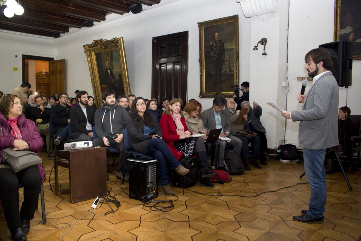 JorgeSharp's tweet photo. A Salón lleno en @MunicipioValpo discutimos abiertamente el futuro del Borde Costero y en especial el sector Barón ¡Valparaíso definirá de forma democrática su futuro y su entrada al siglo XXI! https://t.co/AsejvducWQ