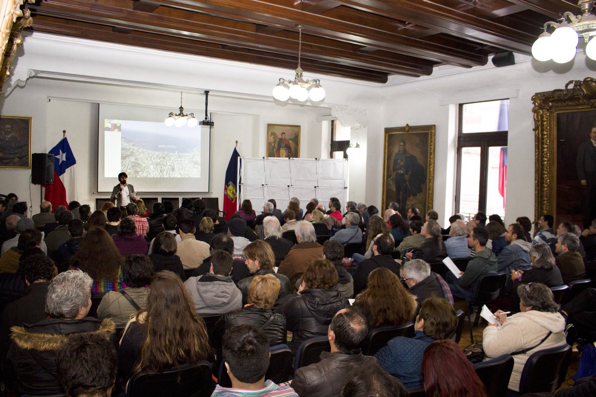 JorgeSharp's tweet photo. A Salón lleno en @MunicipioValpo discutimos abiertamente el futuro del Borde Costero y en especial el sector Barón ¡Valparaíso definirá de forma democrática su futuro y su entrada al siglo XXI! https://t.co/AsejvducWQ