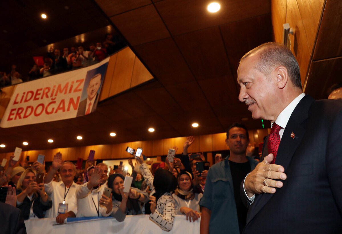 Akparti's tweet photo. Genel Başkanımız ve Cumhurbaşkanımız Recep Tayyip Erdoğan, İsmail Kahraman Kültür Merkezi'nde düzenlenen Rize İl Başkanlığı Genişletilmiş İl Danışma Meclisi Toplantısı'na katıldı. https://t.co/k86ldvMrGs