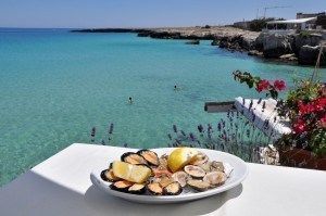 Walks's tweet photo. Puglia’s Salento boasts gorgeous beaches, lush farmland, ornate churches, and ancient ruins. It’s also home to many of the foods Italy is famous for https://t.co/K1dpVRmNWO via @Walks #takewalks https://t.co/92v13gQH7s