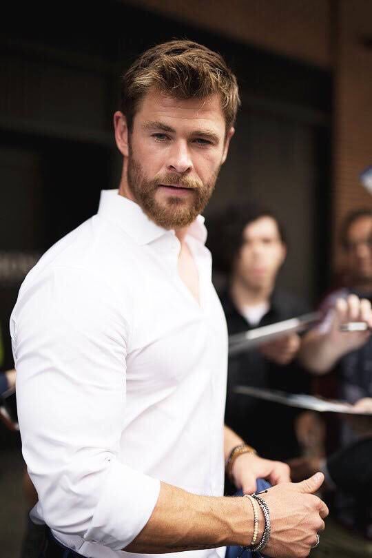 Before this day ends, Happy Birthday to a person i sorta have a BIG crush on, Chris Hemsworth 