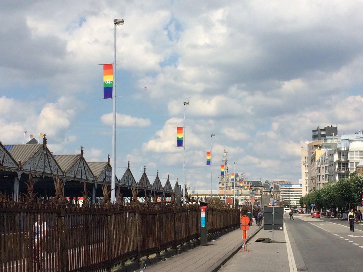 Tweettotouch's tweet photo. It is Pride in Antwerp. The whole city and a lot of shops decorated with pride flags. Atmosphere is relaxed. https://t.co/vctpCWn8R7