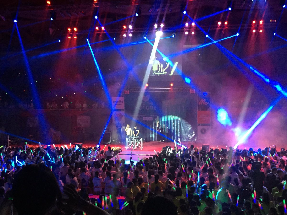 Daria_Camille's tweet photo. คือเหนือความคาดหมายอ่ะ ที่จินตนาการไว้นี้ไม่ใช่อย่างงี้เลย คอนเสิร์ตสนุกและมันส์มากกว่าที่คิด เต้นยับ!!! ร้องเพลงจนเสียงแหบ!!! ประทับใจสุดๆ และโค้ดเรียกคณะต่างๆก็ดีเลิศประเสริฐศรีมณีเด้ง ส่วนที่เบื่อมันก็มี แต่ส่วนที่ดีๆมันเยอะกว่า...😊❤️🤟 #swu61 #prswu #อัตลักษณ์61 #ทีมมศว https://t.co/bg7Sjj02lL