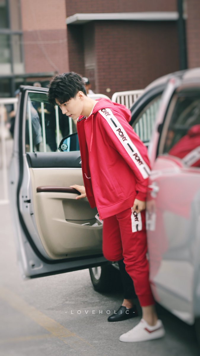 Yolanda_Xiah's tweet photo. 2018.8.11 PONY 上班
#王博文 https://t.co/AG7V9AfnFw