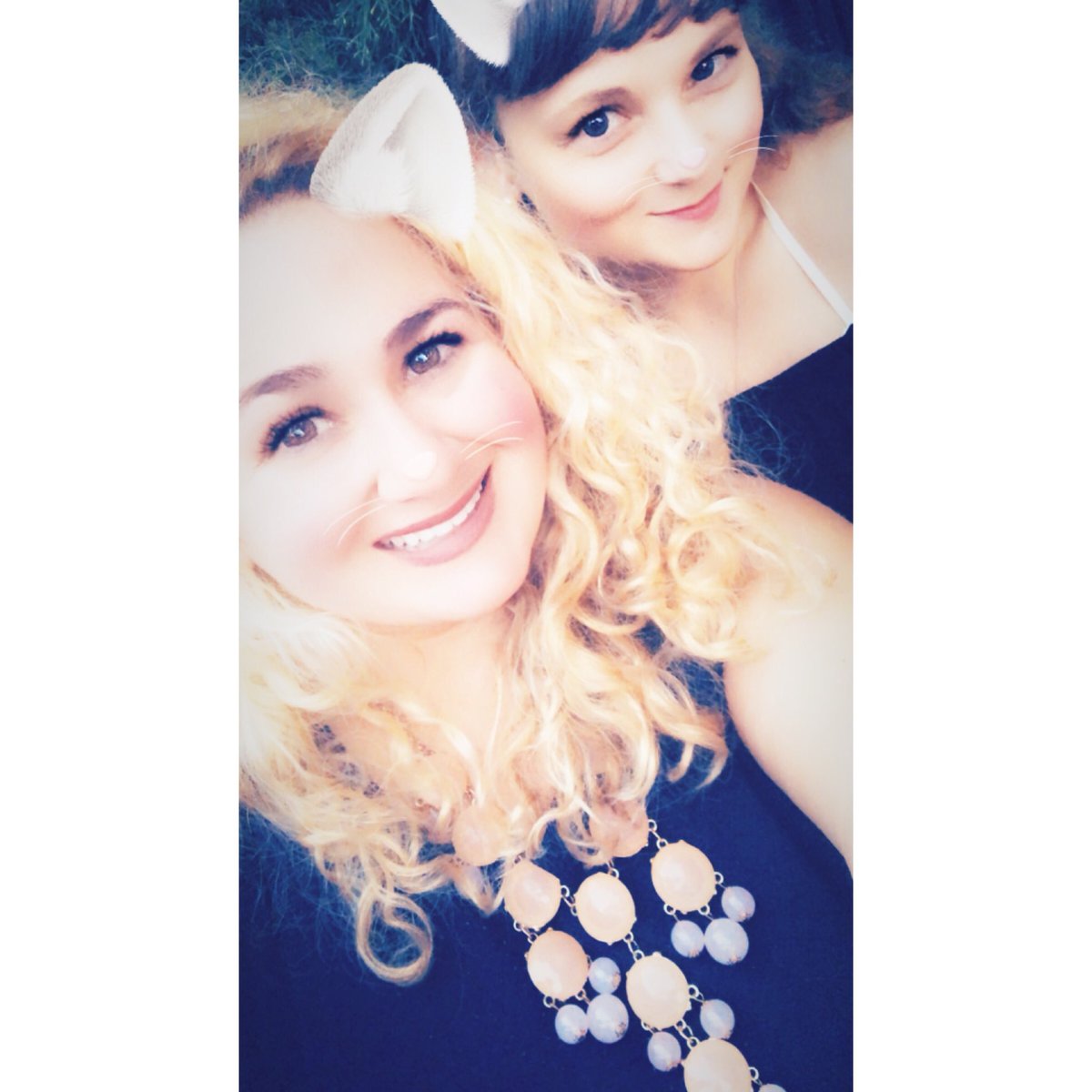 WinTheDay848's tweet photo. Had a great time celebrating @topscallop @BunnieDrops birthday’s last night! 🎉💕🍻🌮
.
.
.
#birthdayfun #fridayandiminlove #tacos #pdx #selfie #friyay #augustbirthday #instaselfie #robotaco #loyallegion #starbar #thesepeoplearethebest #lettheweekbegin #pdx https://t.co/OnMyNjvQVk
